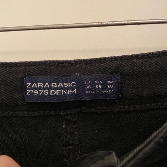 ZARA Size 38 Black Jeans With Metallic - Picture 3 of 9